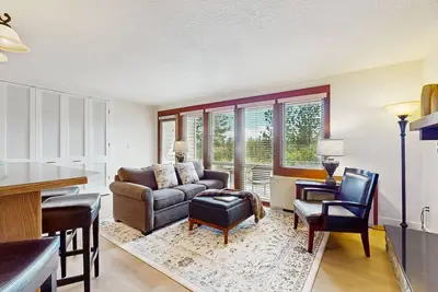 Image de Cozy condo with shared pool, hot tub, sauna, fitness room, washer and dryer