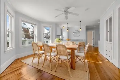 Image de 3 bedroom beach condo close to downtown Salem one block away from the Willows.