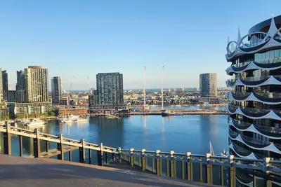 Image de Bright 2-Bed Retreat with Pool, Gym & Sauna Access