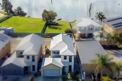 Image de Perfect location to stay with the Family or Family's. Close to boat ramp.