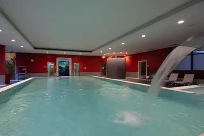 Image de Adventure Into Arnsberg Forest From Pool Room With Pet Access