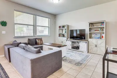 Image de Family Home w/ Pool Access: 5 Mi to Downtown Buda!