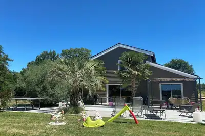 Image de Maison pleine campagne à l'orée d'un bois