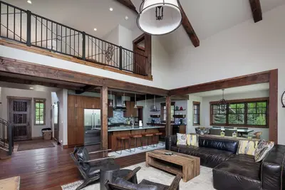Image de Posh Multi-Level Retreat w/ Preserve Views, Bbq, Kid’s Playroom