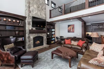 Image de Spacious Home w/ Resort Amenities l Full Kitchen, Nature Trails & Fireplace