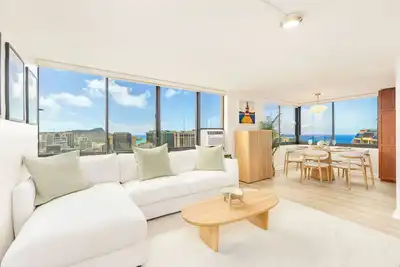Image de Penthouse Condo with Ocean & Diamond Head Views at The Windsor