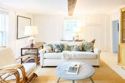 Historic Downtown Home | Hot Tub