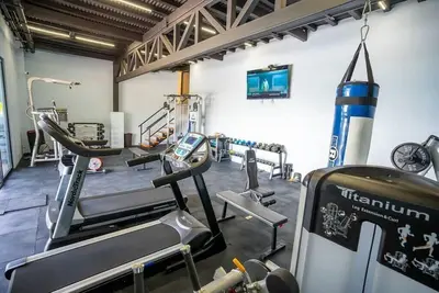 Image de Spacious building in wonderful Heredia with fitness room. Jacuzzi pool tennis c