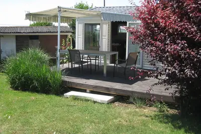 Image de Mobil-home '40 m², Proche de la Mer' avec Terrasse Privée et Jardin Privatif