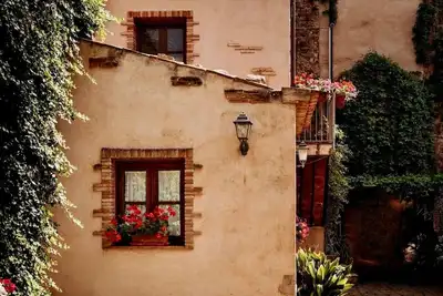 Image de The Little House in the Courtyard, cozy vacation home with private courtyard in the center