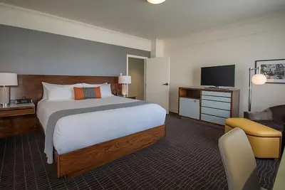 Image de Elegant Premium Retreat | 3 Double Beds for Comfort | Pet friendly Rooms