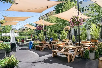 Image de Ideal Mix of Comfort and Value! Near Providence Park! Pets are Allowed!