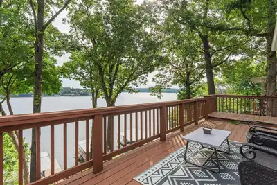 Image de Relaxing 4-Bed Lakefront Home with Private Dock