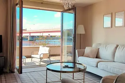 Image de Newly Renovated City Center Apartment (with garden), looking on to the RiverNess