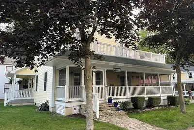 Image de Beautiful 5-bedroom house with Ac in Lakeside