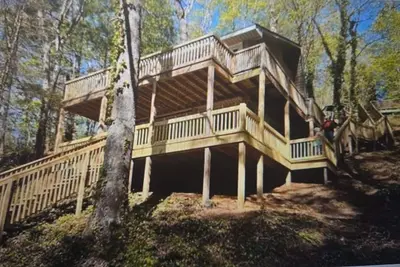 Image de Unique, newly refurbished house on Lake Lanier, Sc.