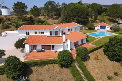 Image de Quiet family villa with pool, garden and stunning views