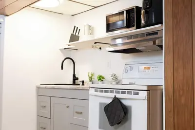 Image de Hotel-Style Suite w/ Kitchen