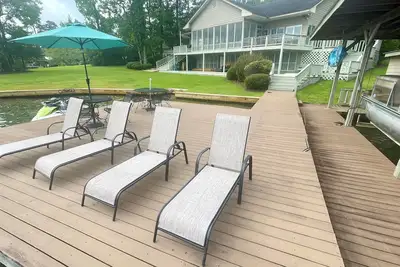 Image de Lake Martin Waterfront, Huge Level Yard, Great Views, Boat Dock