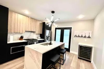 Image de House with rooftop & backyard new construction