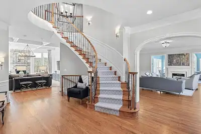 Image de Urban Retreat Luxurious and Spacious home 6br/Movie Theatre/Gym