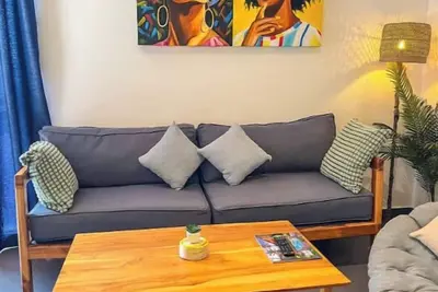 Image de Comfort pour la famille- cuisine, salon, balcon et piscine pres de la plage