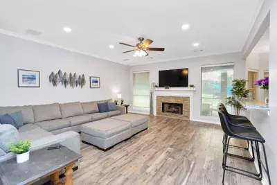 Image de Spacious Family Oasis w/ Pool, 7br & Near Downtown