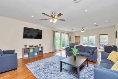 Image de Luxe 6br Lakehouse w/ Fishing | Near Iah