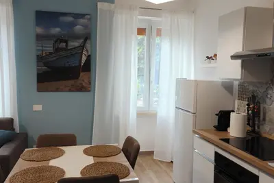 Image de Renovated apartment with garden 20 steps from the sea and 200mt from the center.