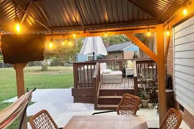 Image de Uptown 6 Mins | Acre + Game Deck