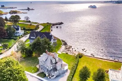 Image de Steps to Waterfront Golf! Your Own Backyard Private Beach w/Loungers & Umbrellas