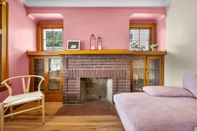 Image de Welcome to Blush Residence a stylish, pink-themed home in Cleveland!