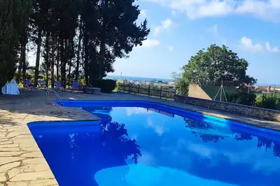 Image de Farmhouse with swimming pool and tennis on a 1 hectare estate of orange and olive trees, 1 km from the sea.