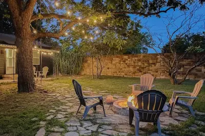 Bright 3br w/ Fire Pit | Near Convention Center