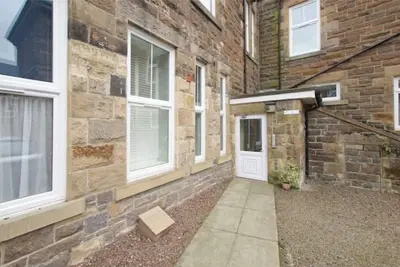 Image de Substantial Melrose Apartment