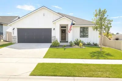Image de Brand New Listing! Spacious 4br Home - Sleeps 8 - Park Access & Fire Pit!