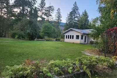 Image de \nLocated near Wells Gray Park this home offers a playground for all seasons.