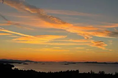 Image de Hilltop Oceanview Getaway – Relax Above Nanaimo’s Coastline