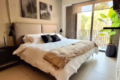 Image de Experience Luxury and Comfort at Yu Country Tower