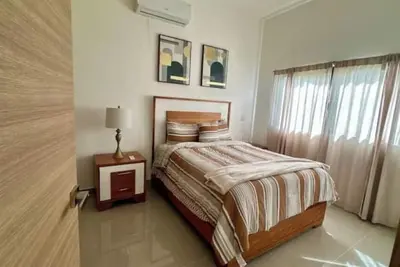 Image de A Stylish Villa + Pool• 3br • Near Downtown