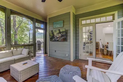 Image de Hot Tub Downtime, Fireside Chats & Movie Nights Within 8, 000-Acre Community - Mountain Grove Lodge