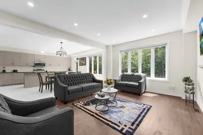 Image de Heaven Beach House. 2 min Drive.