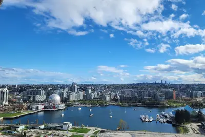 Image de High-Rise Condo with water View | Near Stadiums