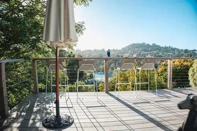 Image de Private escape-Walk to cafes, attractions and lake