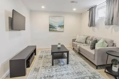 Image de Charming Newly Reno'd 2-bedroom lower level bungalow in Hamilton with Ac