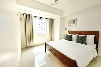 Image de Spacious 2br 2cr Staycation at Shore Moa | Near Airport, Pool & Mall
