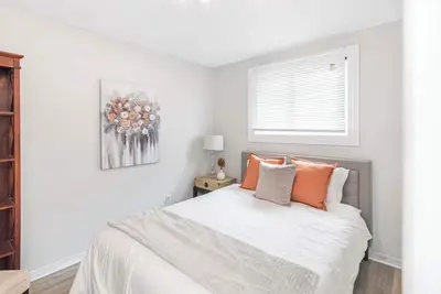 Image de Quaint & Stylish Upper level 3-bed bungalow in Hamilton