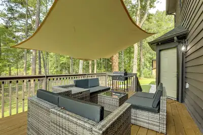 Image de 5 Mi to Stone Mountain: Family Home