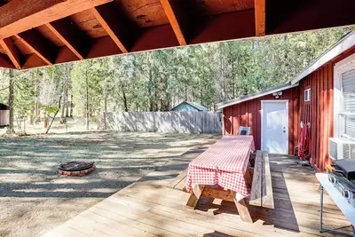 Image de < 2 Mi to Trinity Lake: NorCal Getaway w/ Bbq