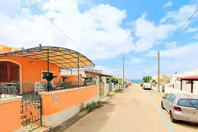 Image de Casa Ria A: A welcoming two-story apartment that is part of a villa situated at a short distance from the beach, with Free Wi-Fi.